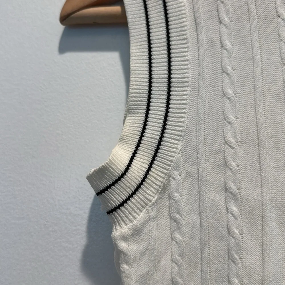 Unif Sleeveless Sweater Vest. - Picture 3 of 7
